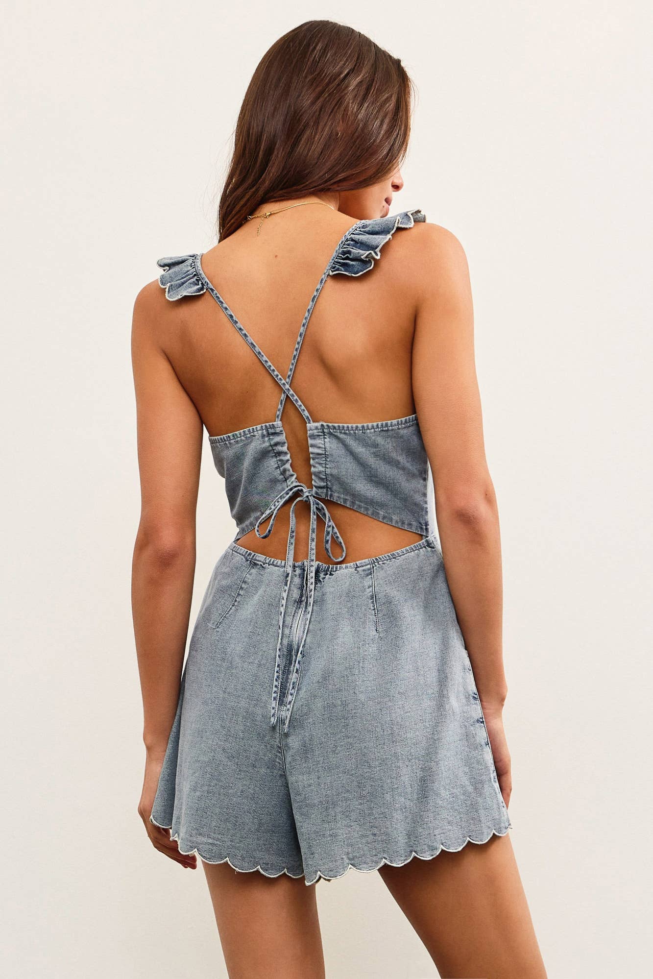 SCALLOP EDGE RUFFLE STRAP DENIM ROMPER