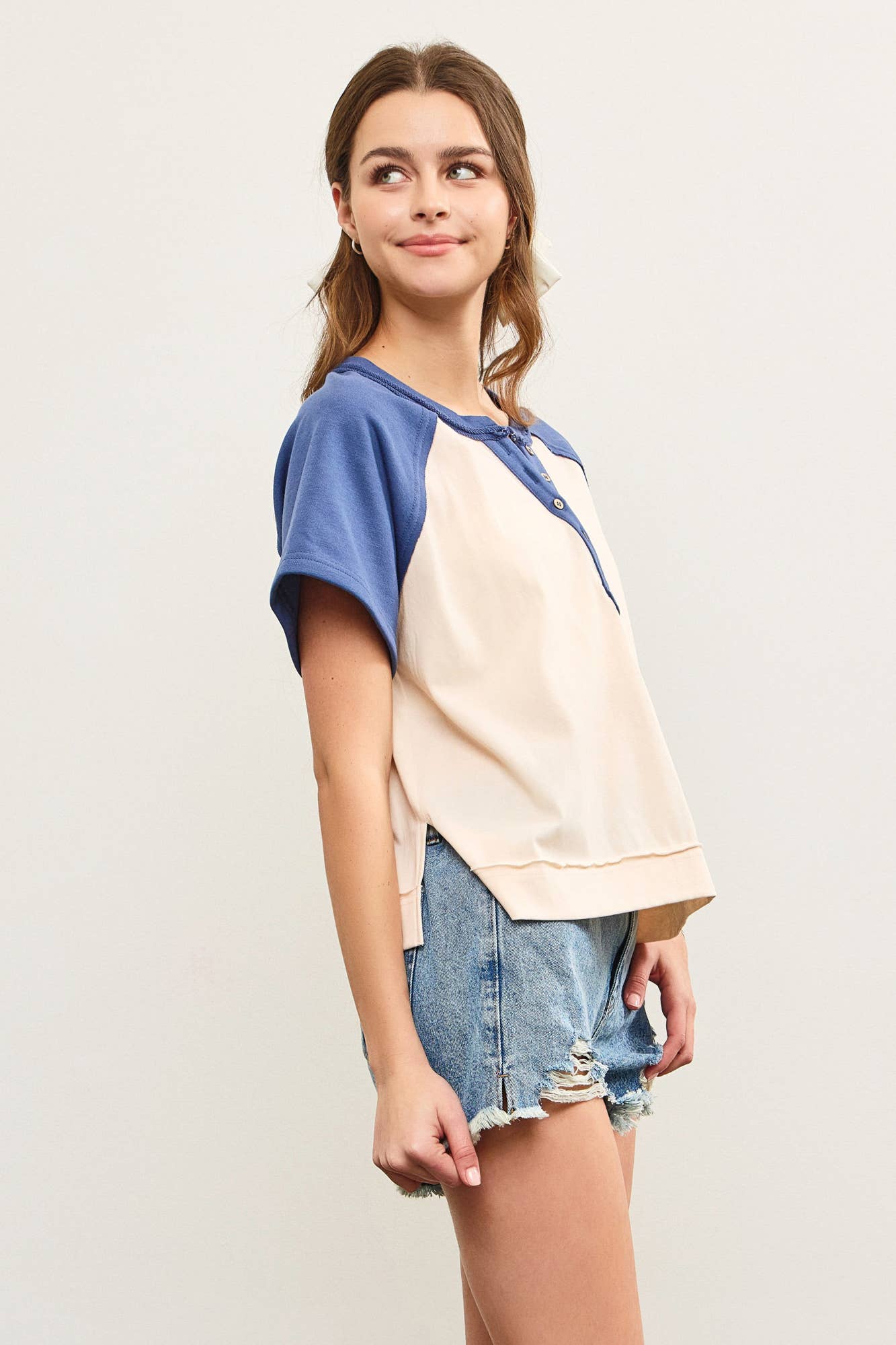 SIDE SLIT COLOR BLOCK RAGLAN TOP