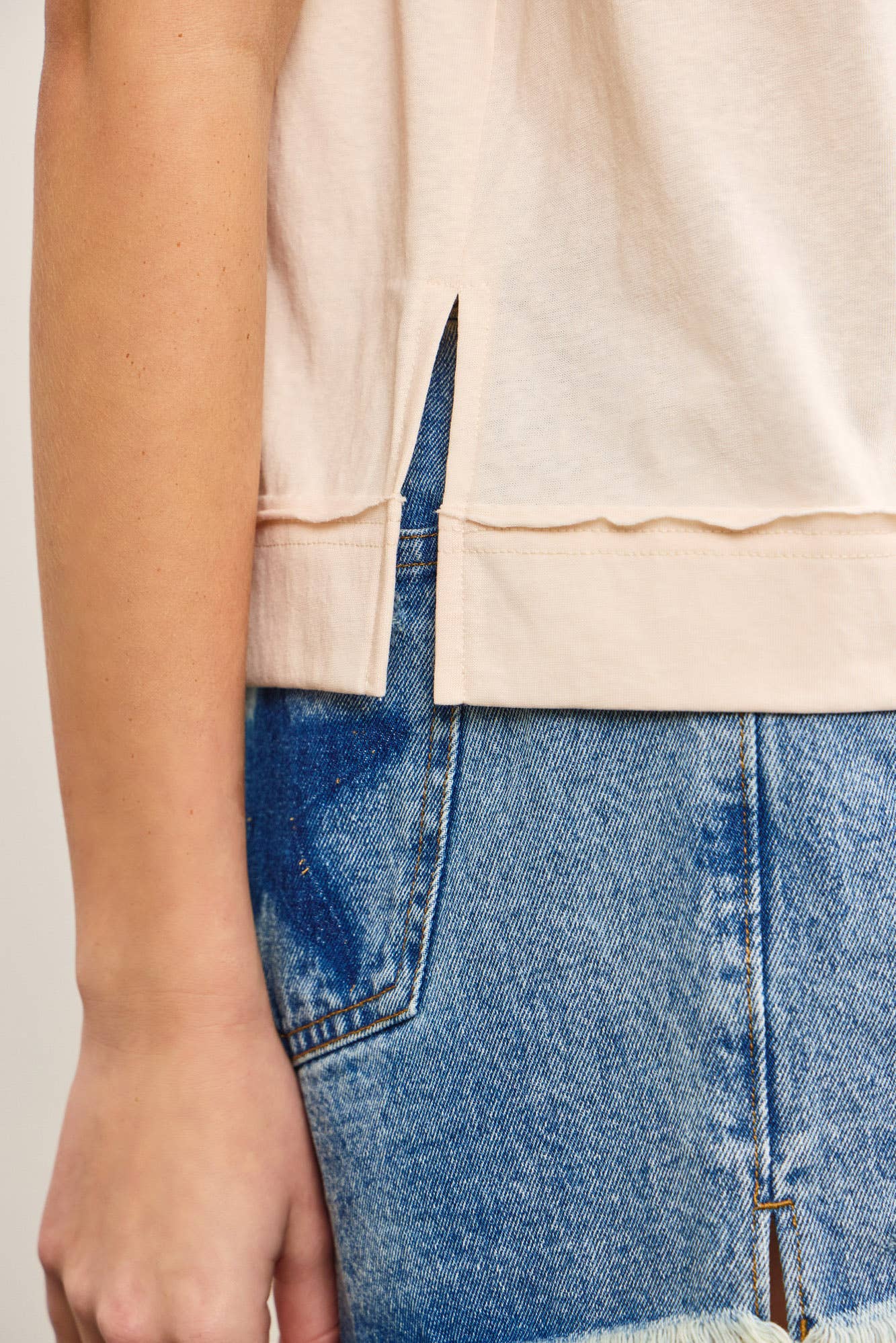 SIDE SLIT COLOR BLOCK RAGLAN TOP