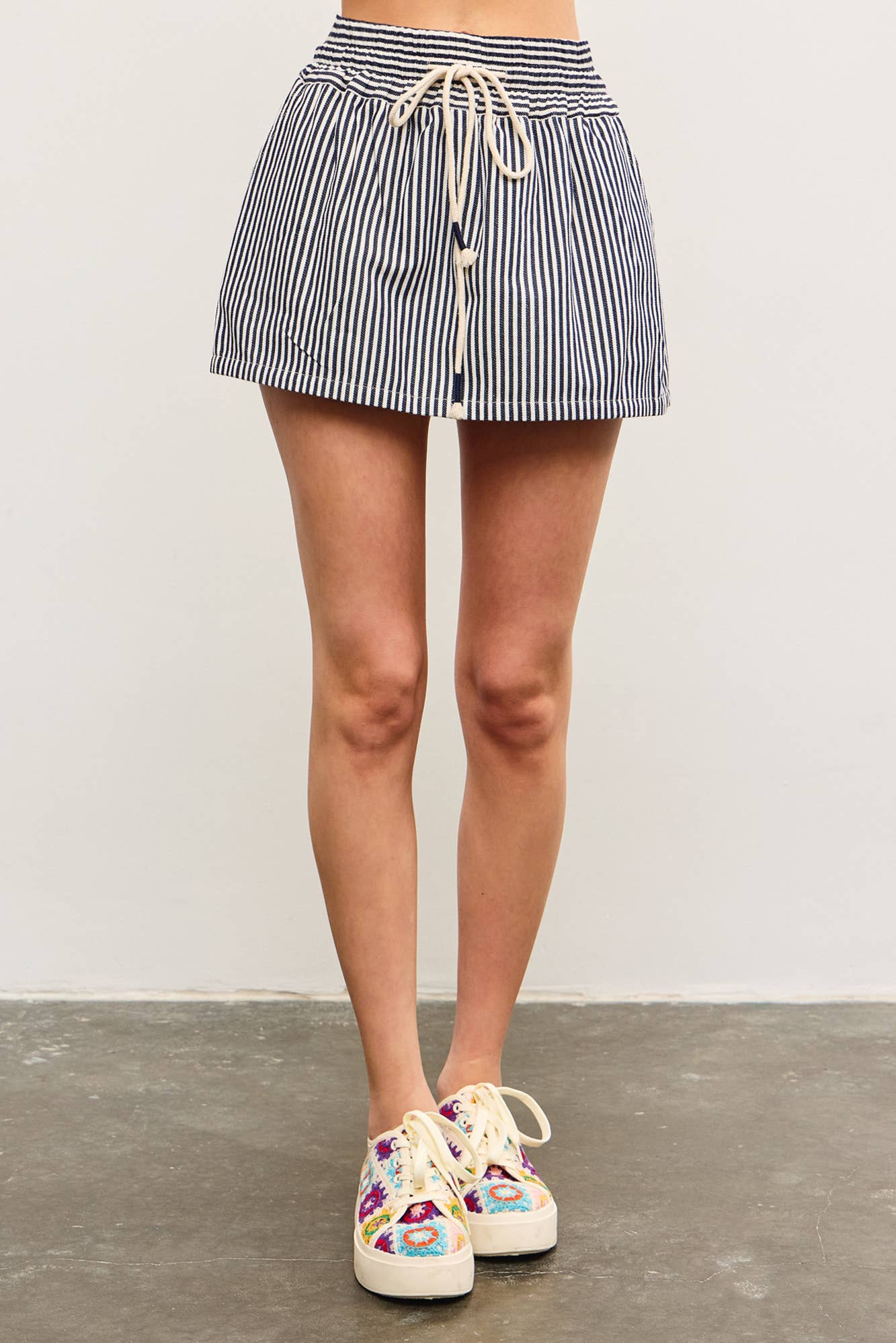 WIDE WAIST BAND WITH DRAWSTRING SKORT