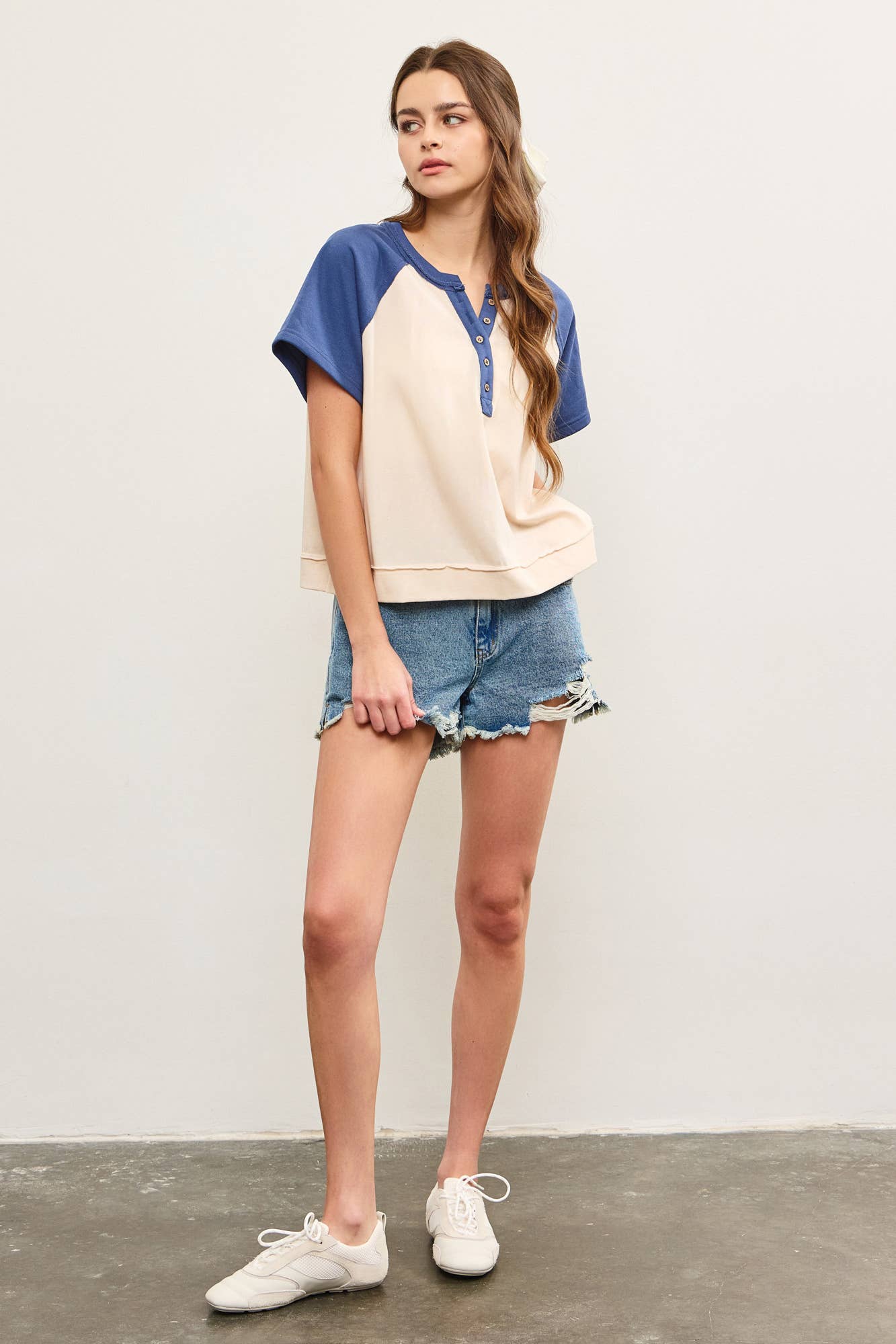 SIDE SLIT COLOR BLOCK RAGLAN TOP