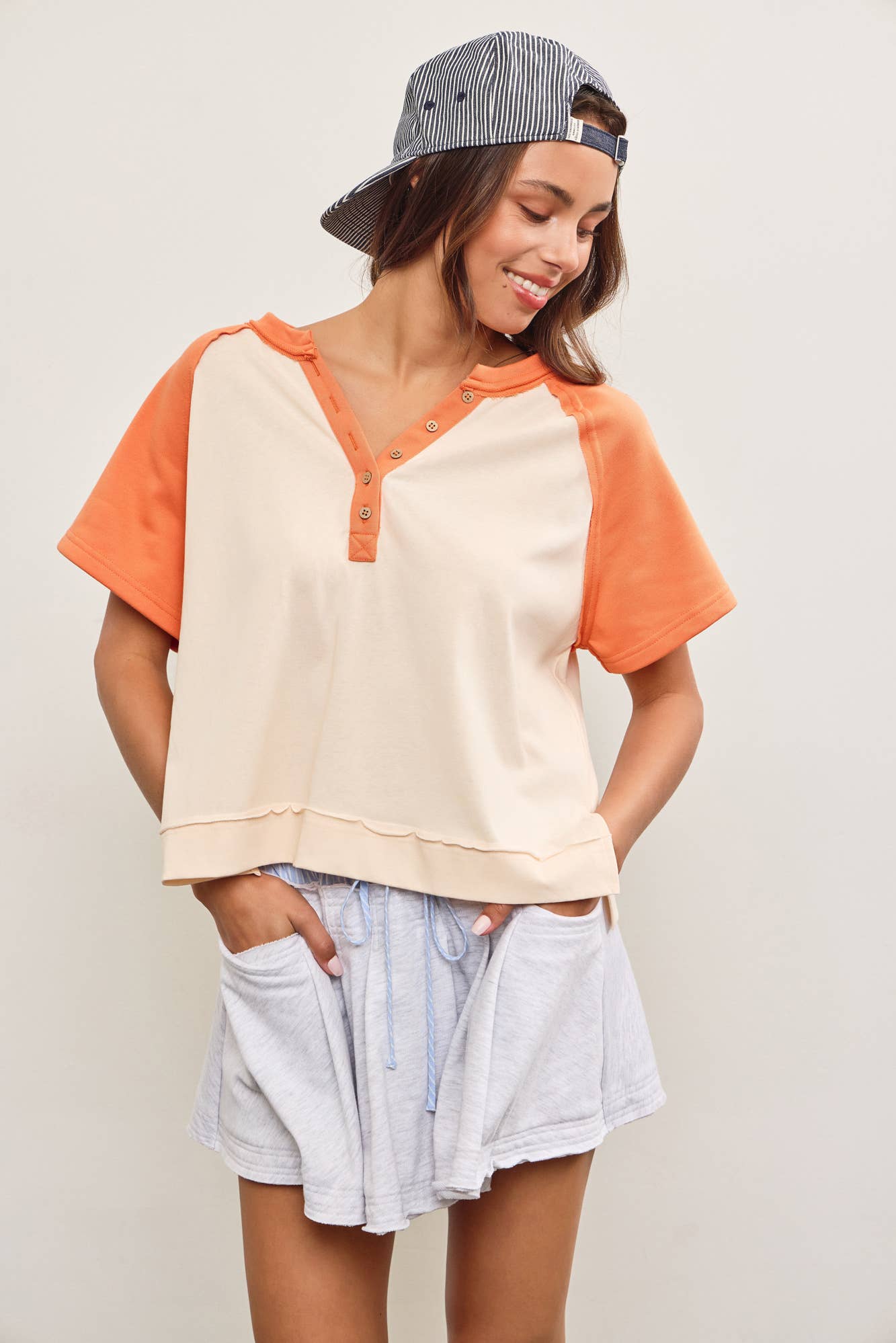 SIDE SLIT COLOR BLOCK RAGLAN TOP