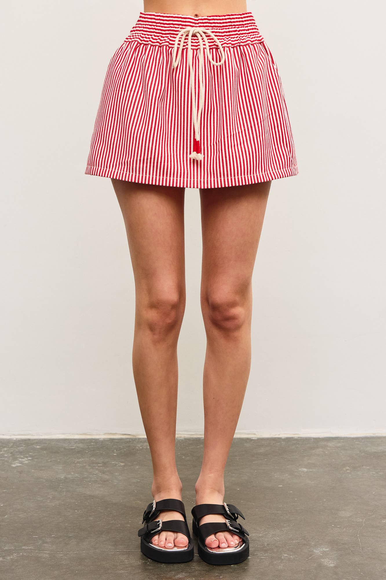 WIDE WAIST BAND WITH DRAWSTRING SKORT