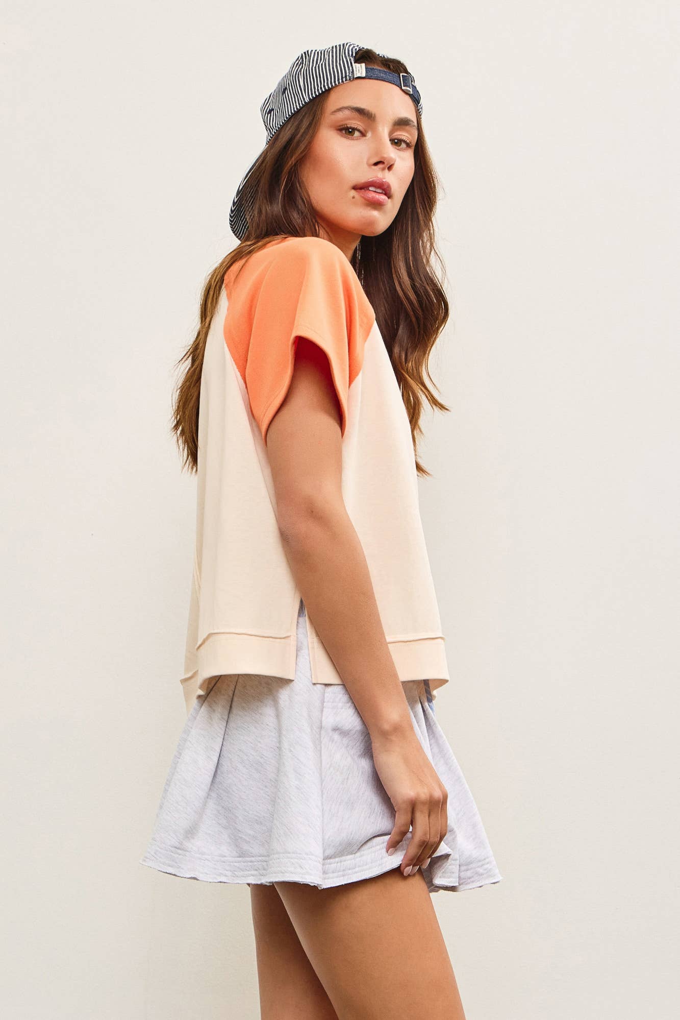 SIDE SLIT COLOR BLOCK RAGLAN TOP